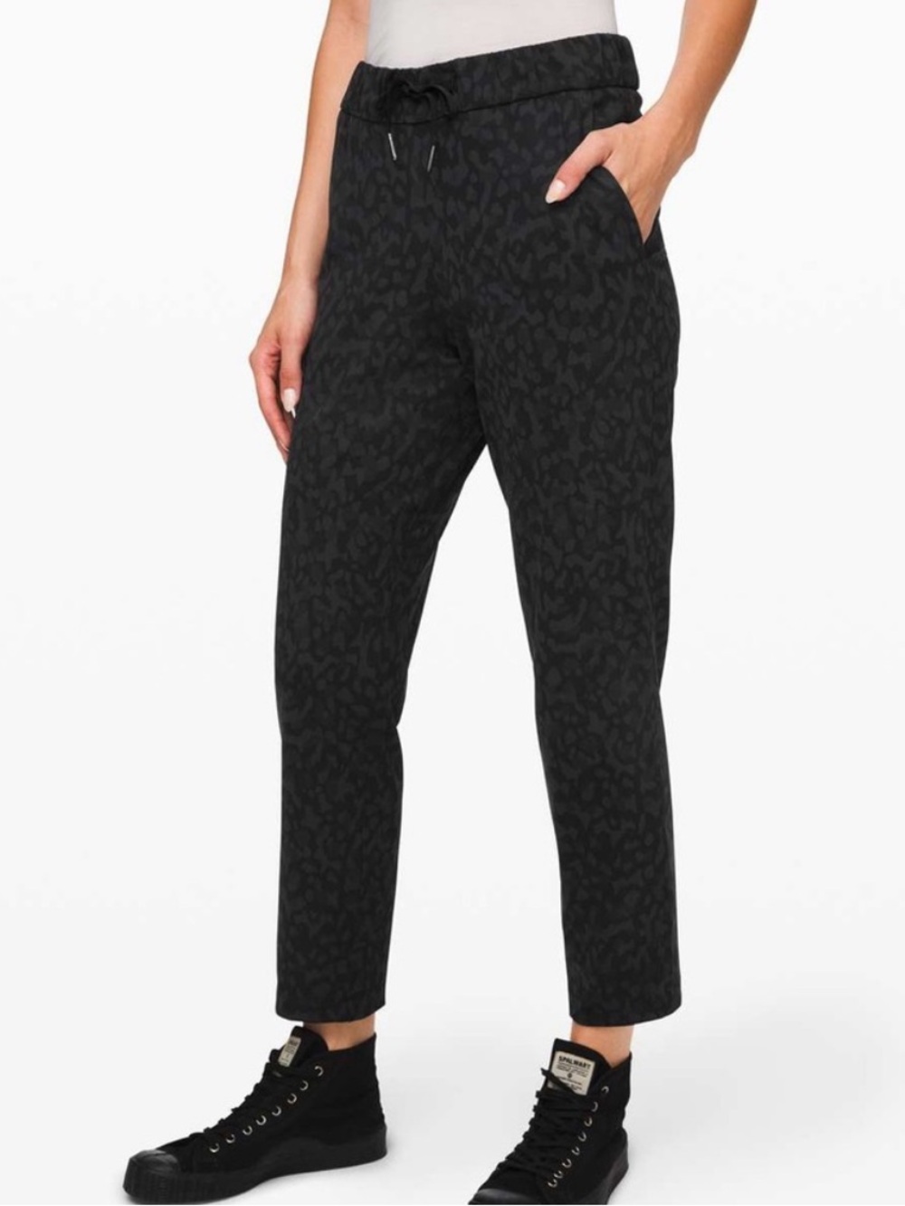 Lululemon on the fly 7/8 pants formation camo size 6